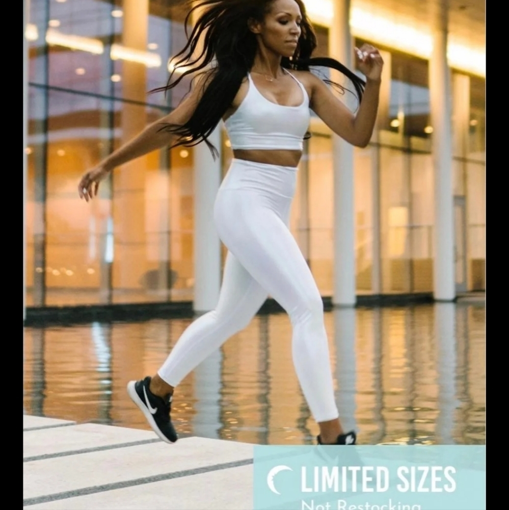 Zyia White Unicorn Luxe 7/8 24 Inches Size 4